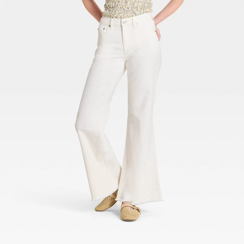 Women's Low-Rise Relaxed Denim Flare Jeans - Universal Thread White