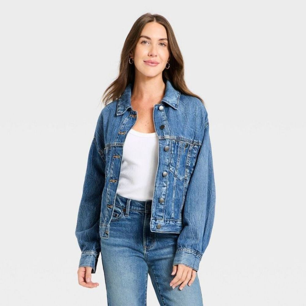 Women's Relaxed Trucker Denim Jacket - Universal Thread Medium Wash